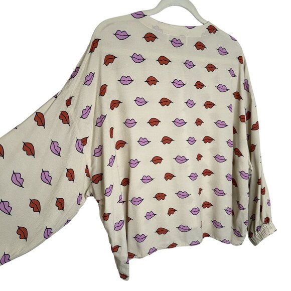 Anthropologie Corey Lynn Calter "Bisous" Lips Print Blouse, M - Picture 5 of 9